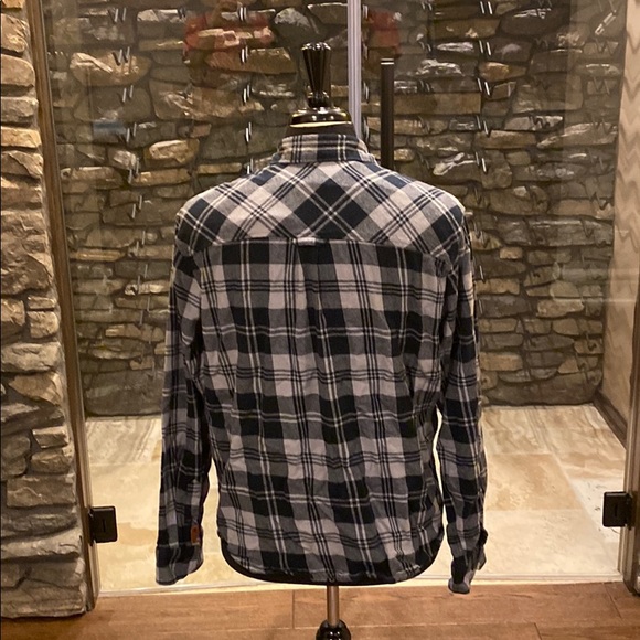 Dakota Grizzly shirt - Picture 3 of 5